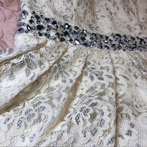 BEAUTIFUL OFF WHITE DRESS - Picture 3 of 5